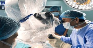 ttnd-gs-ts-bs-nguyen-viet-tien-dang-tien-hanh-ca-phau-thuat